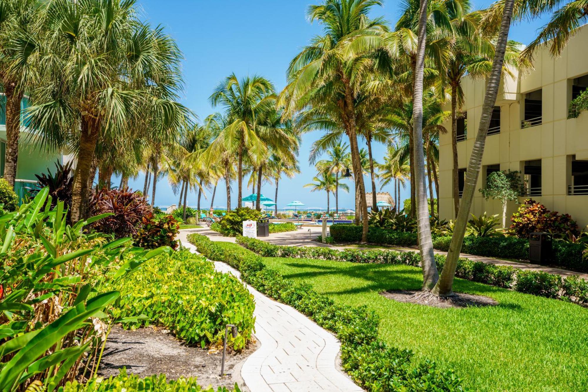 Modern 1 Bdr Oceanview With Direct Beach Access! Hollywood Bagian luar foto