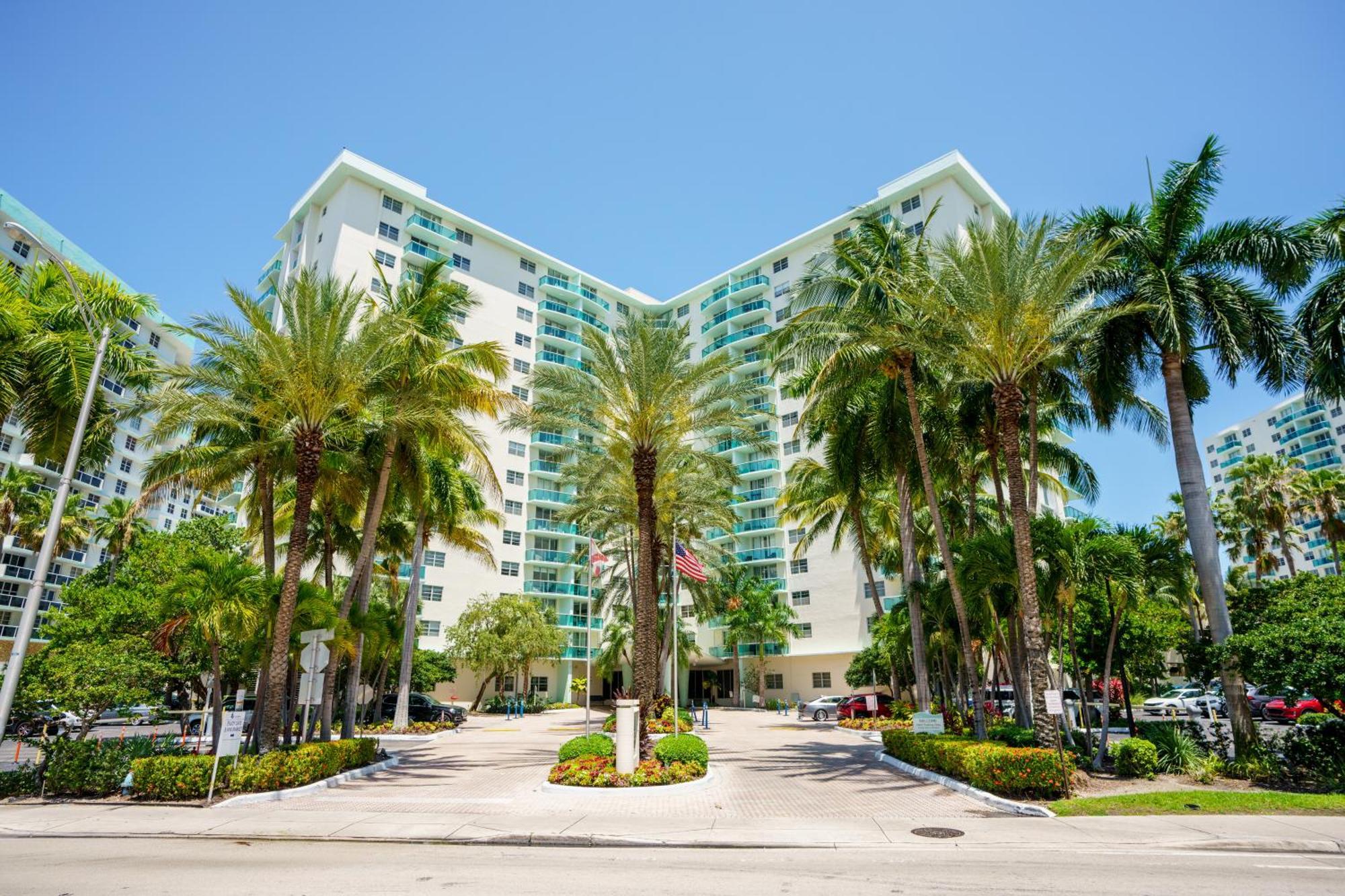 Modern 1 Bdr Oceanview With Direct Beach Access! Hollywood Bagian luar foto