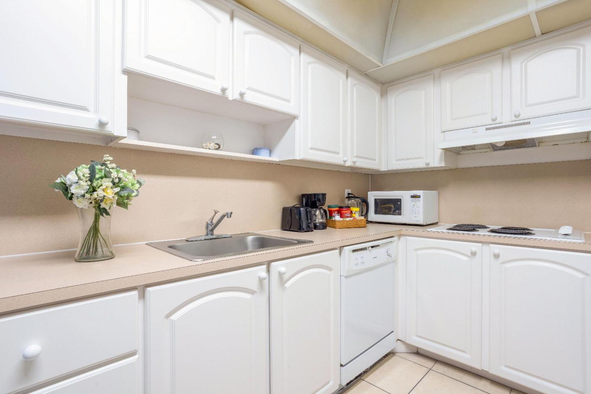 Modern 1 Bdr Oceanview With Direct Beach Access! Hollywood Bagian luar foto