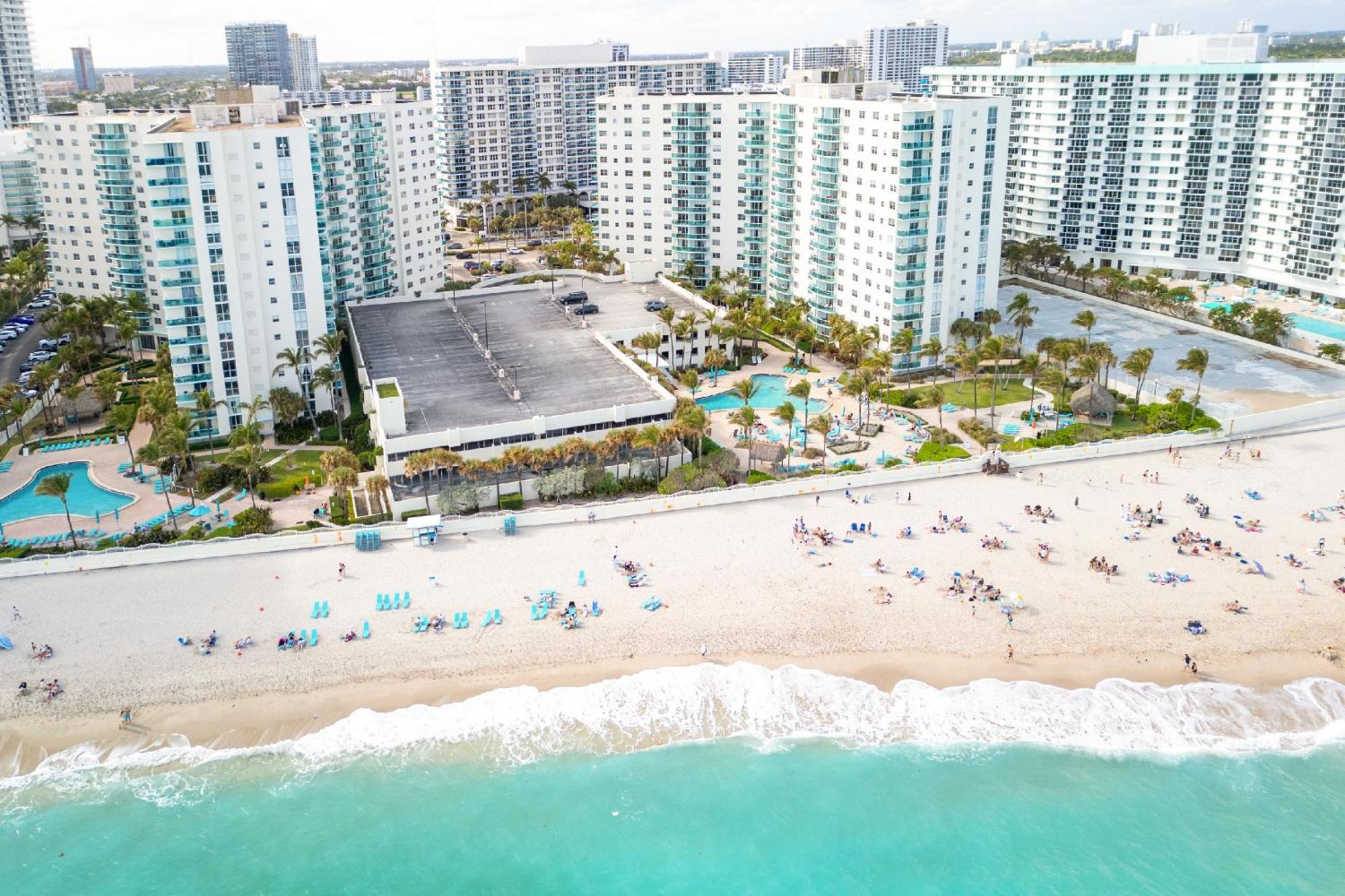 Modern 1 Bdr Oceanview With Direct Beach Access! Hollywood Bagian luar foto