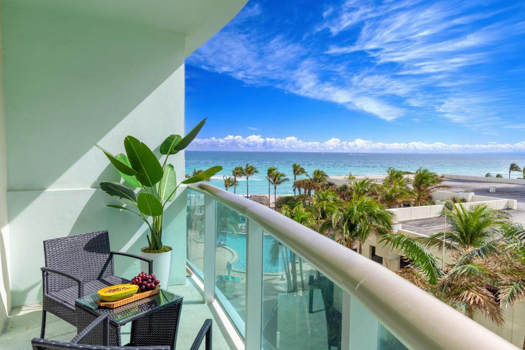 Modern 1 Bdr Oceanview With Direct Beach Access! Hollywood Bagian luar foto
