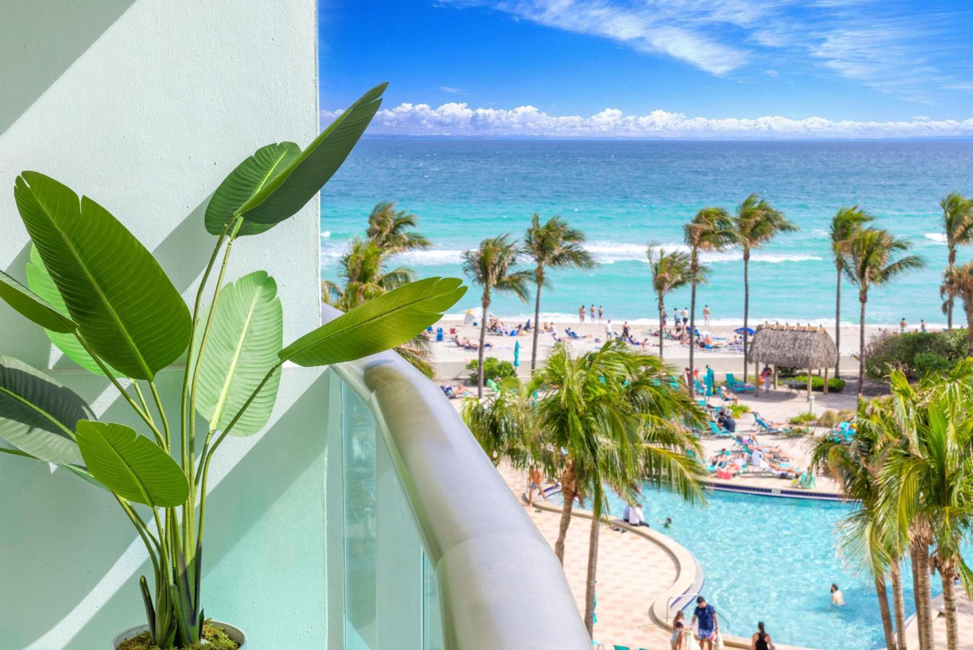 Modern 1 Bdr Oceanview With Direct Beach Access! Hollywood Bagian luar foto